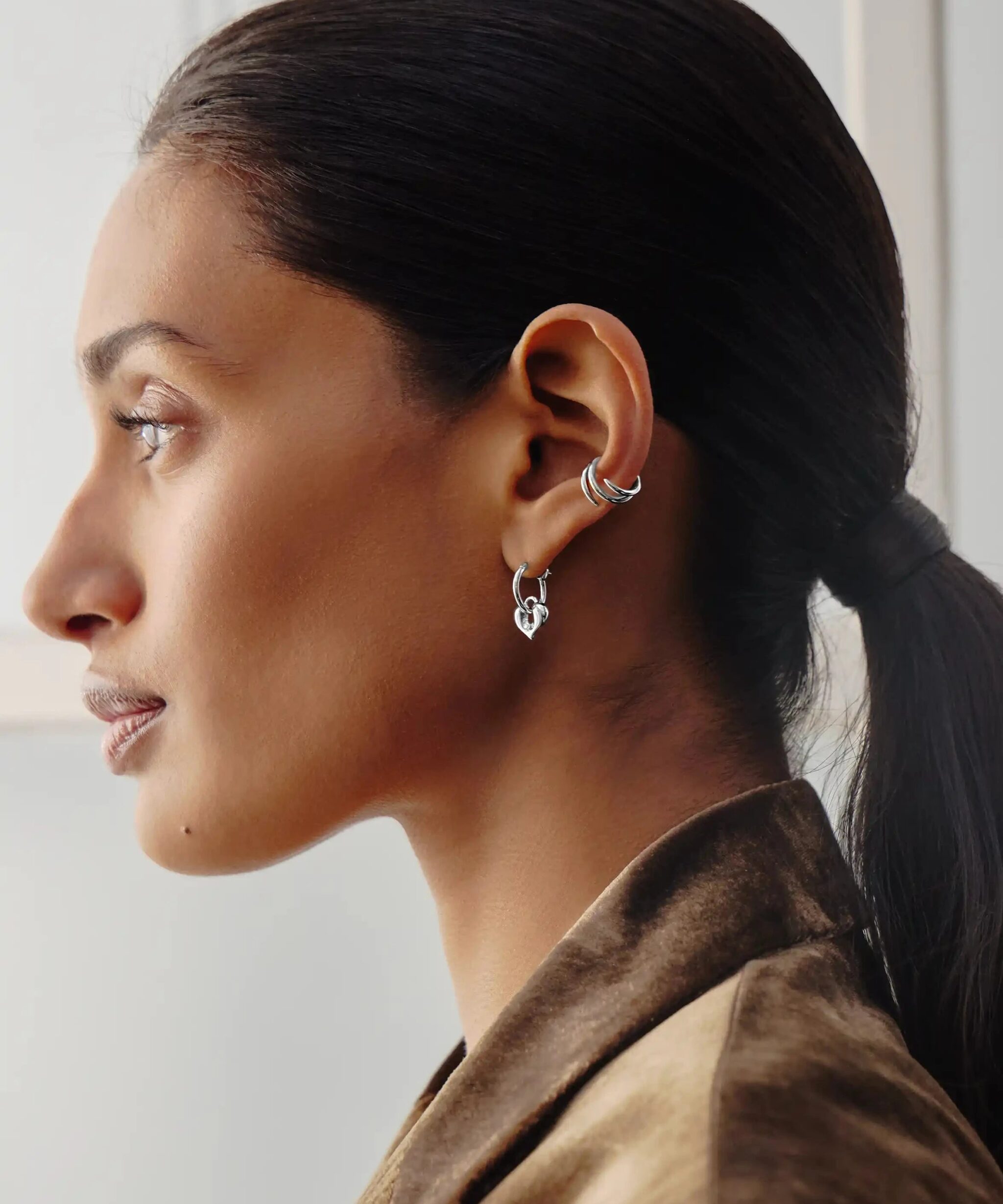 Alternative view of Claw Lacuna Ear Cuff