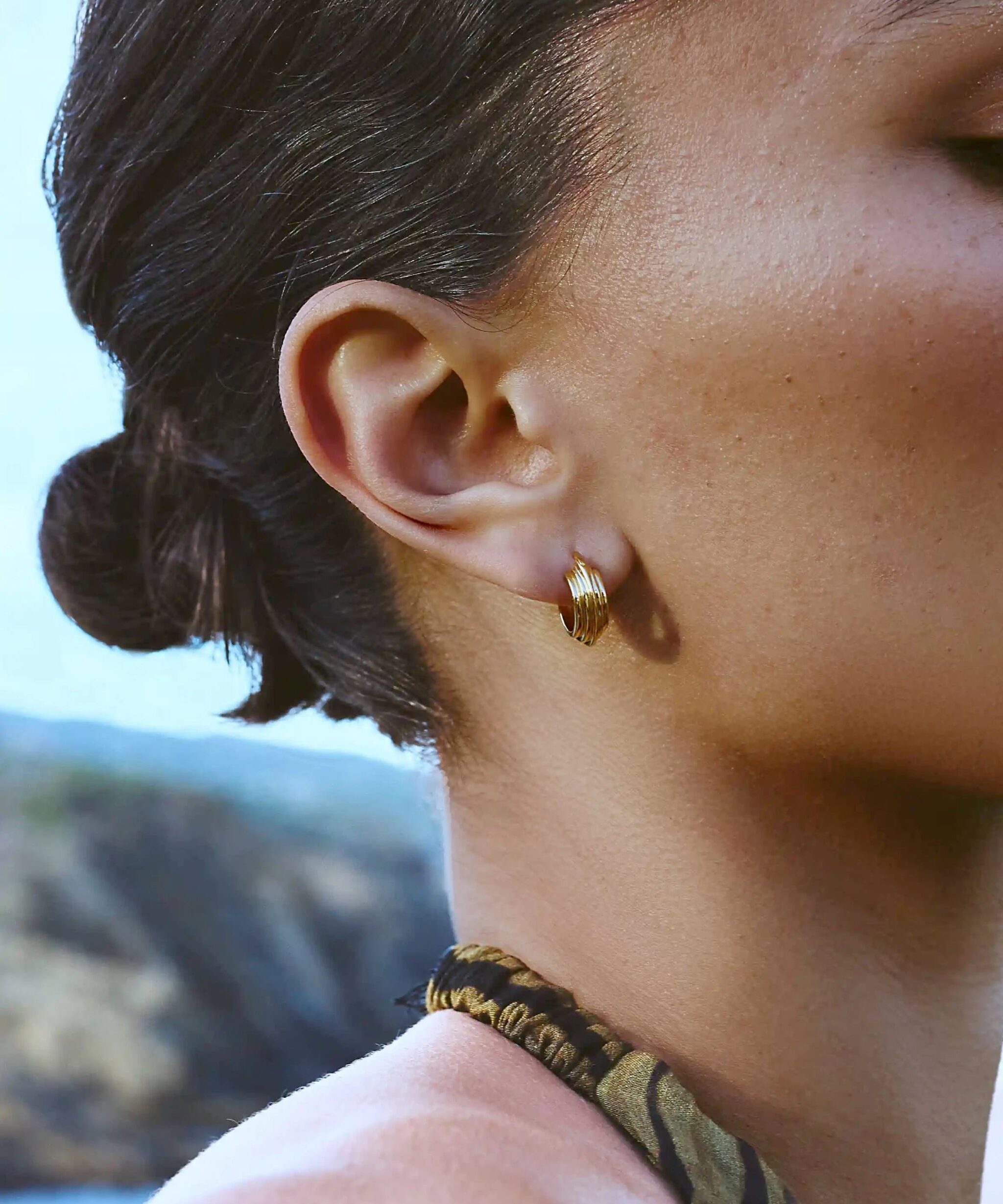 Alternative view of Lucy Williams Small Ridge Hoop Earrings
